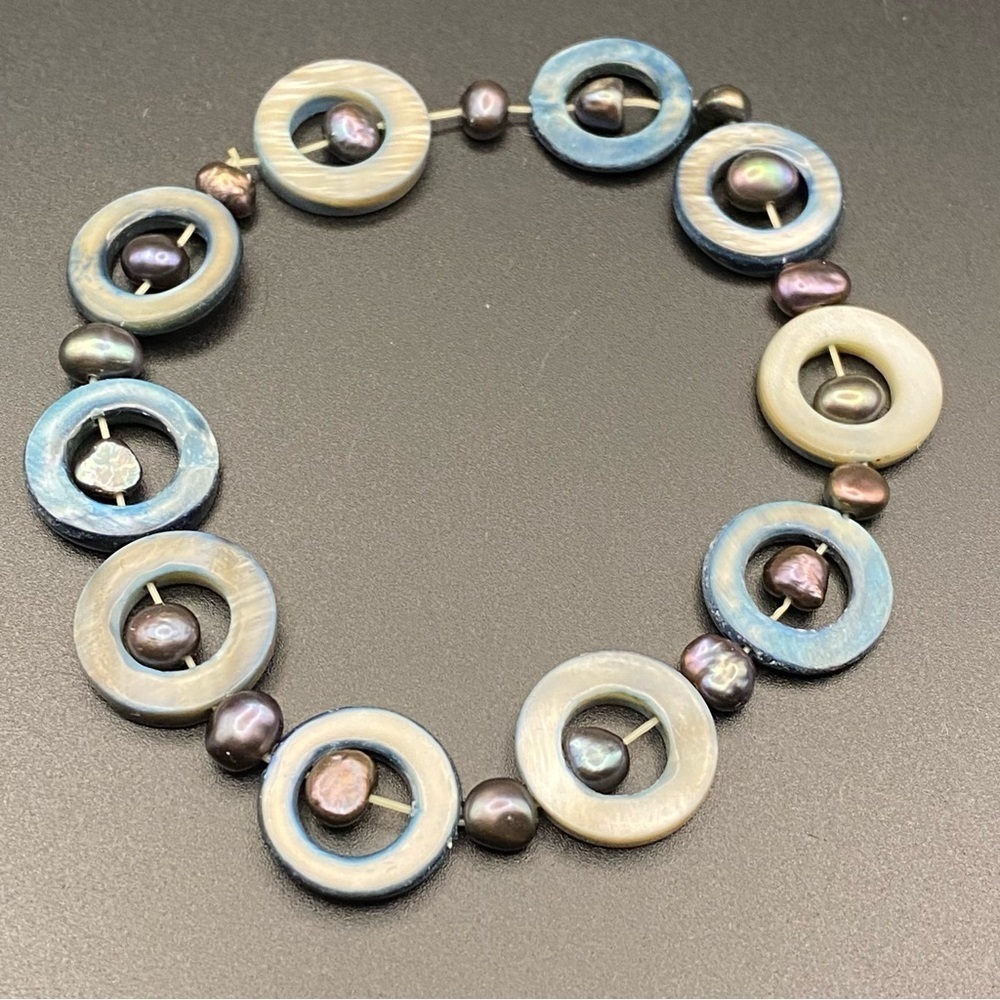 Unique Shell Disc Bracelet - Picture 3 of 5